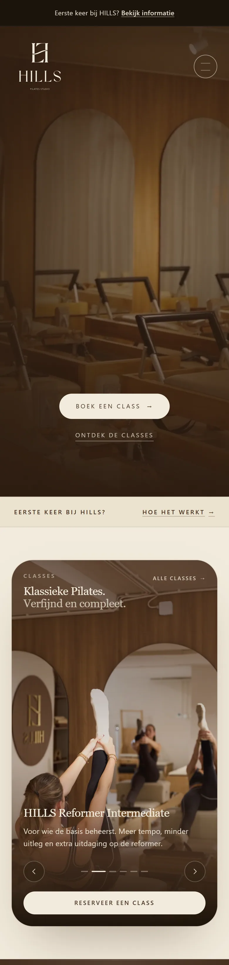 De website van Hills Pilates op een telefoon